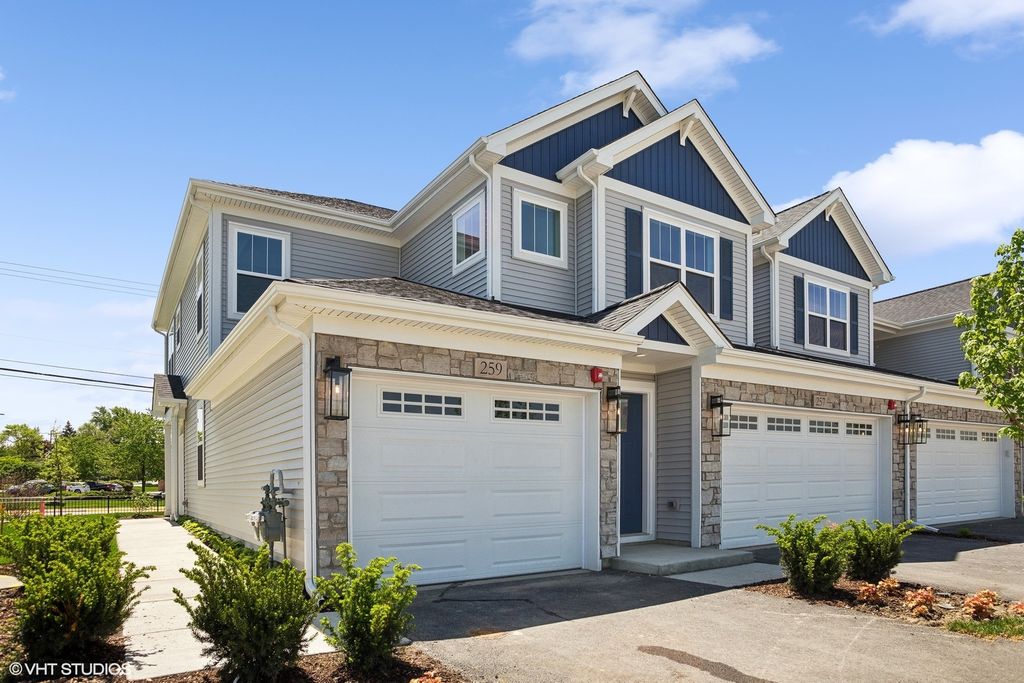 Photo for 329 Masters Drive, Addison, IL 60101 (MLS # 12494228)