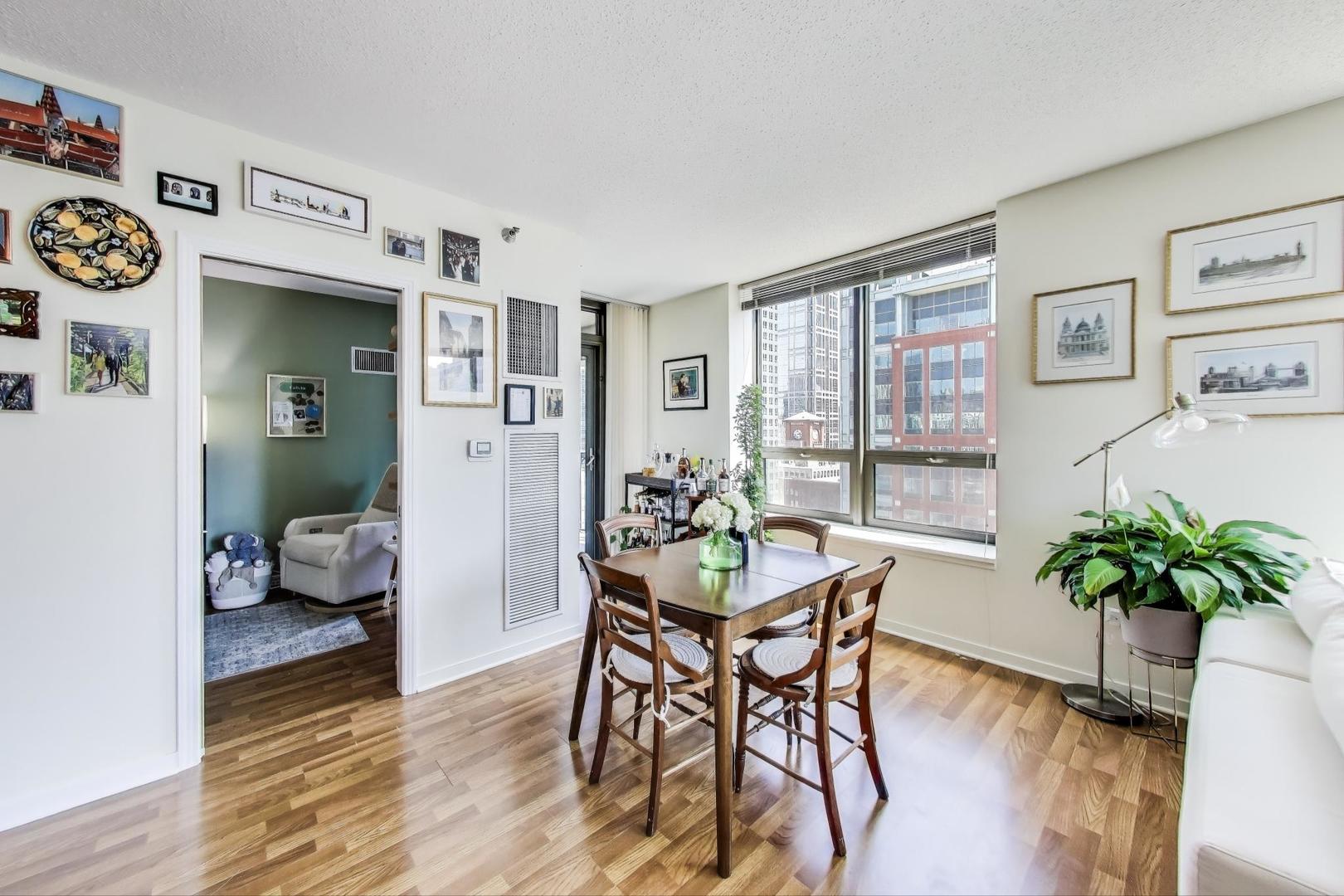 400 N La Salle Drive 1607