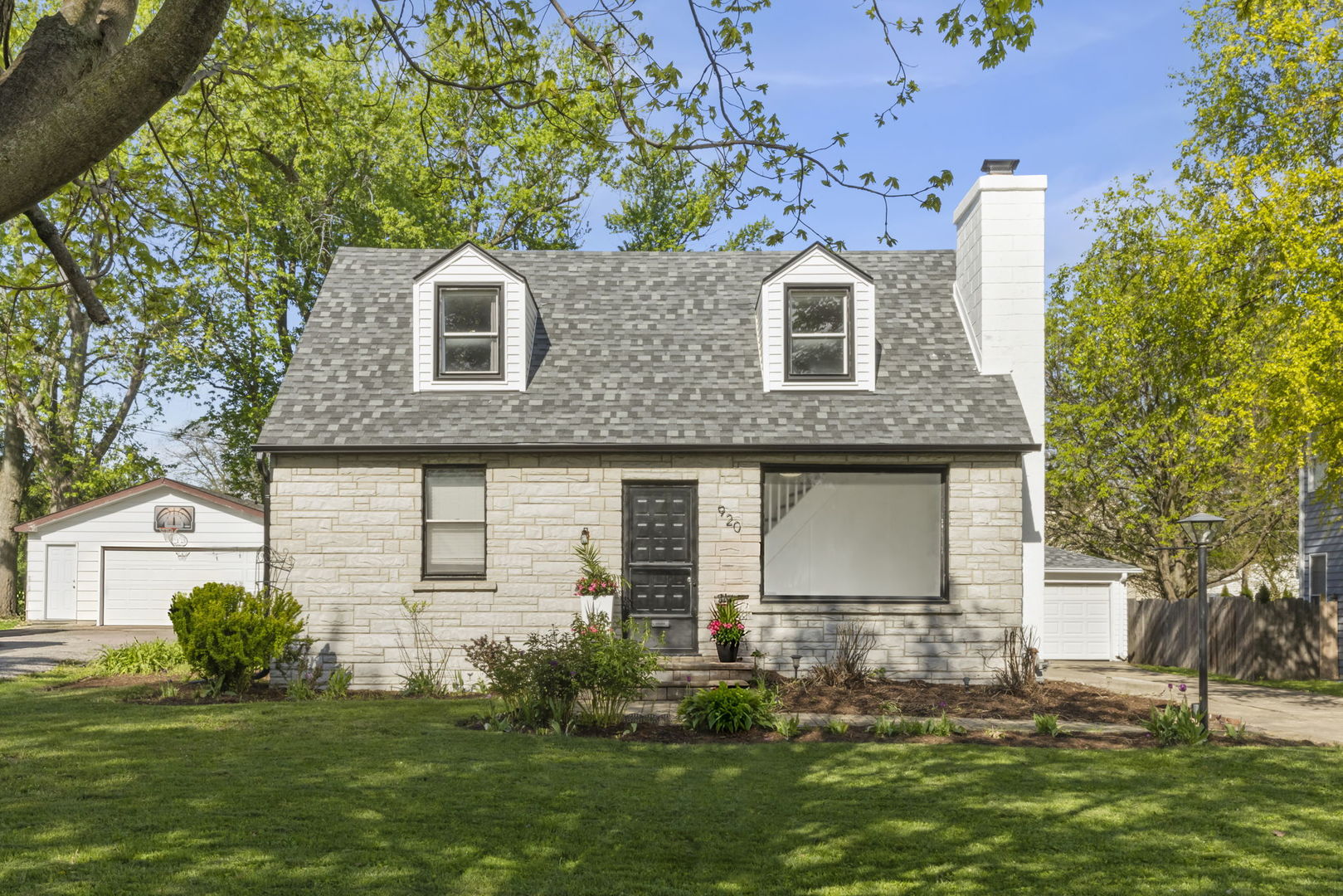 920 Hammerschmidt Avenue