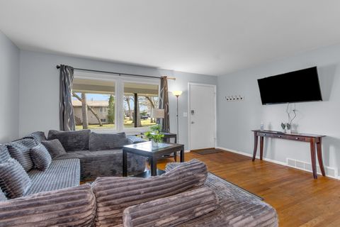 Tiny photo for 1246 Pinewood Drive, Crystal Lake, IL 60014 (MLS # 12591991)