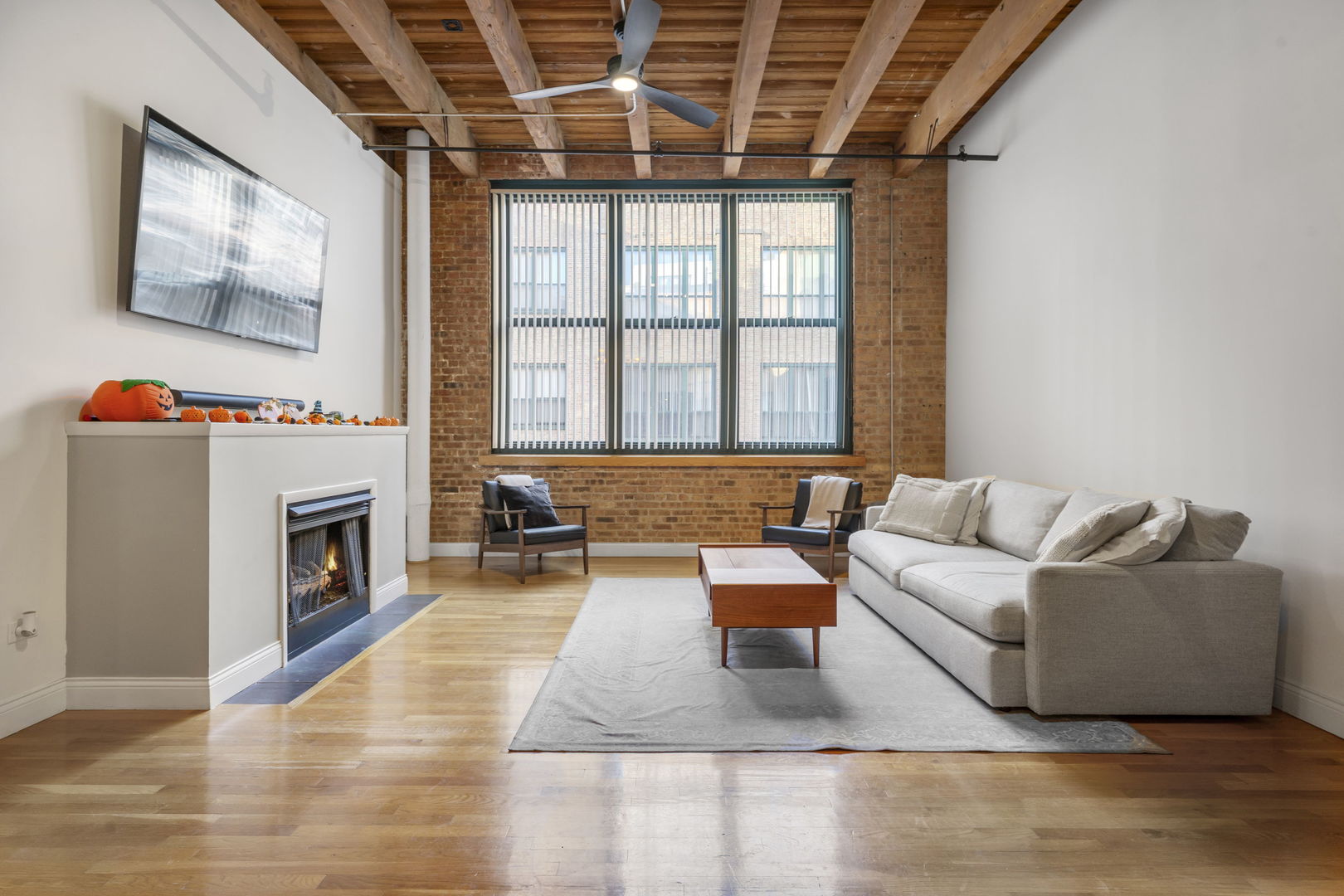 1727 S Indiana Avenue 320