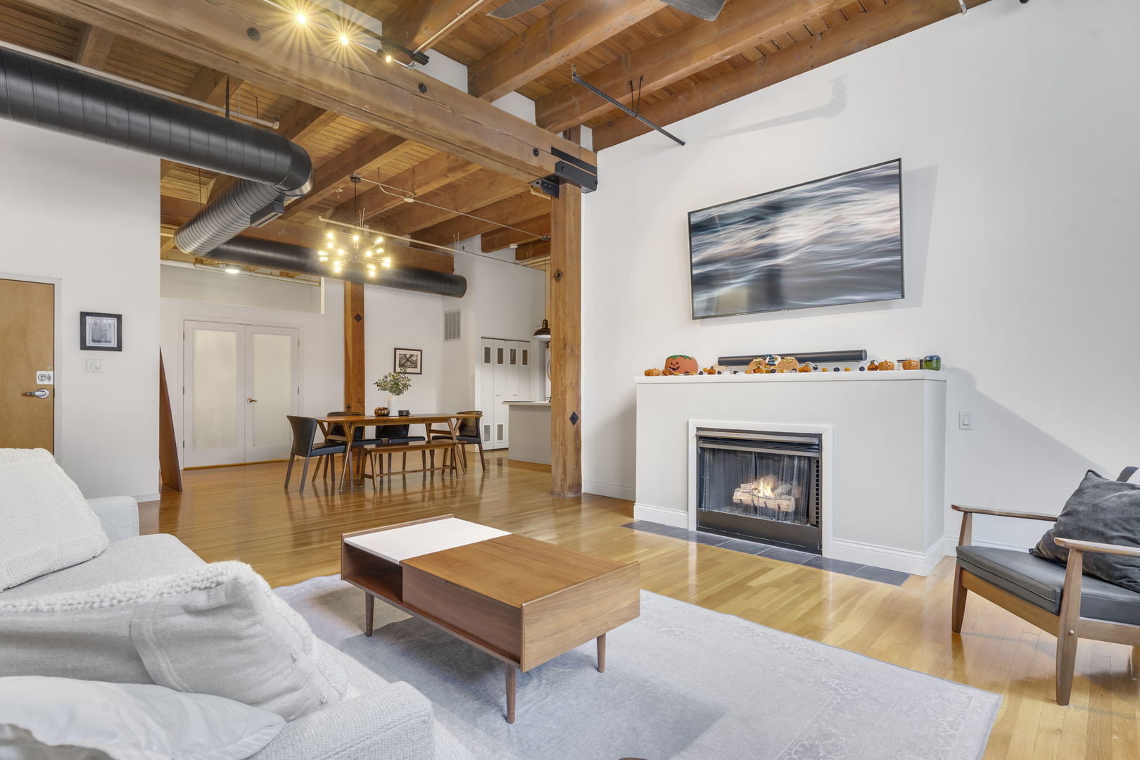 1727 S Indiana Avenue 320