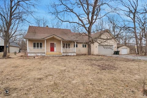 Photo of 910 Oldfield Road, Downers Grove, IL 60516 (MLS # 12575884)