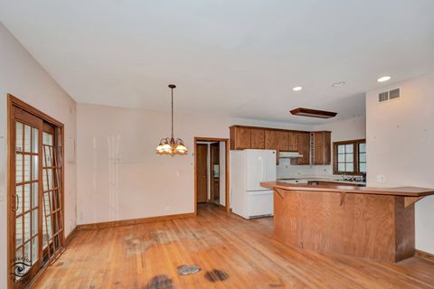 Tiny photo for 910 Oldfield Road, Downers Grove, IL 60516 (MLS # 12575884)