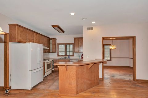 Tiny photo for 910 Oldfield Road, Downers Grove, IL 60516 (MLS # 12575884)