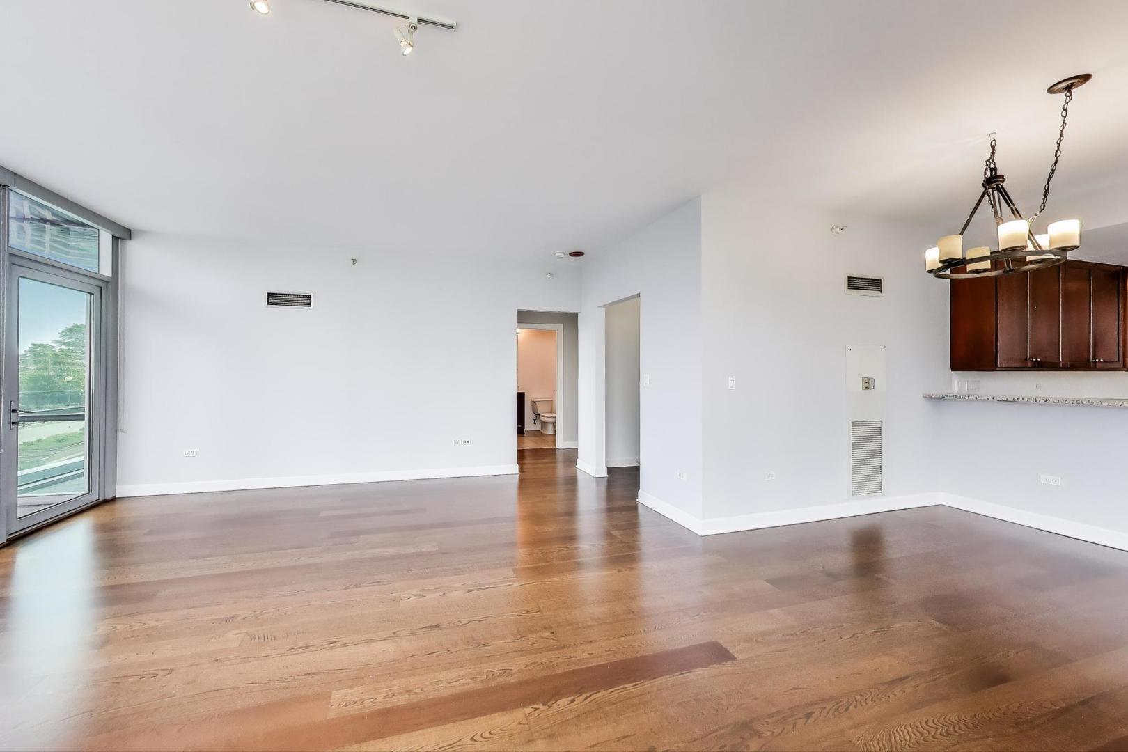 1201 S Prairie Avenue 401