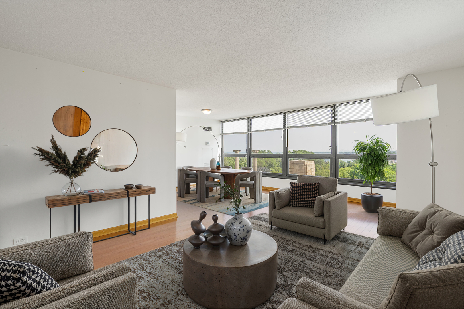 360 E RANDOLPH Street 503