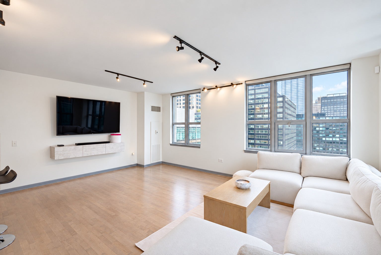125 S Jefferson Street 2407