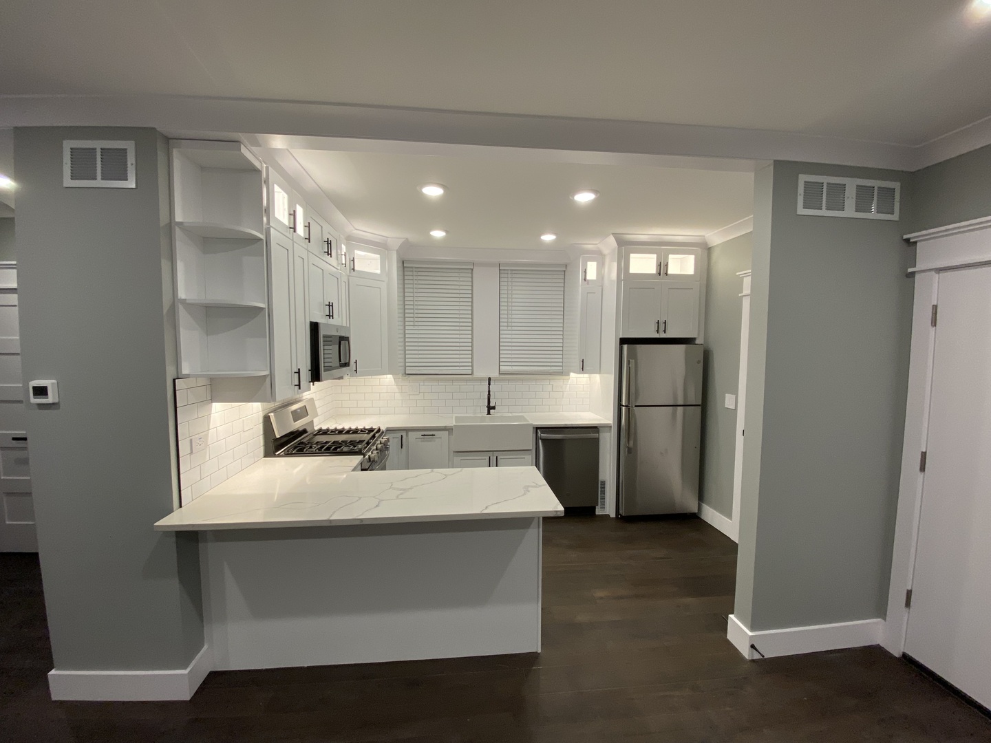 3657 N Whipple Street