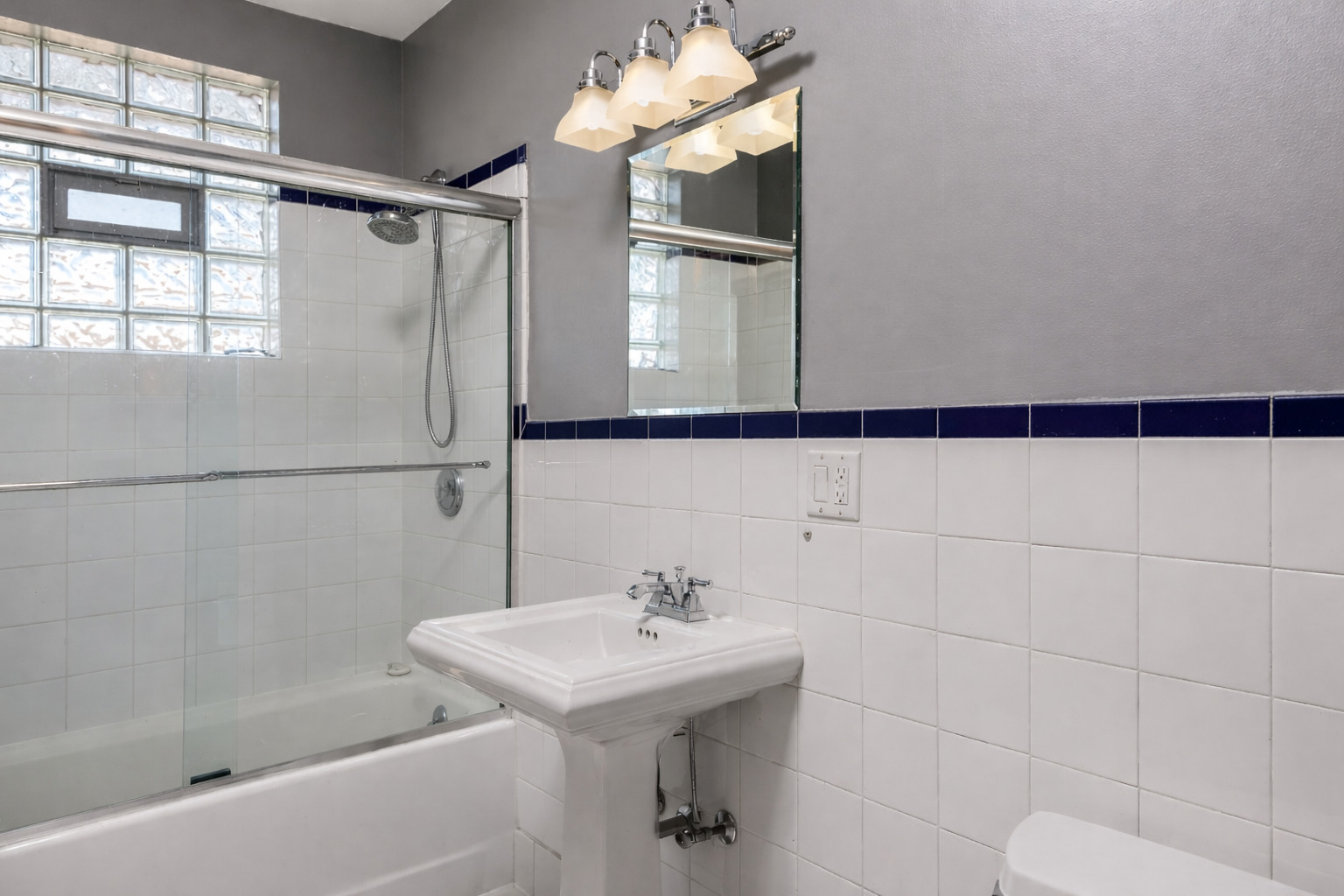 1901 W Fletcher Street 2