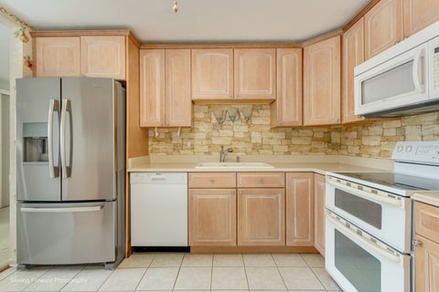 Tiny photo for 453 Raintree Drive #5K, Glen Ellyn, IL 60137 (MLS # 12734084)
