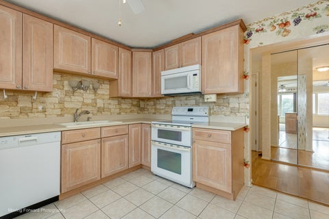 Tiny photo for 453 Raintree Drive #5K, Glen Ellyn, IL 60137 (MLS # 12734084)