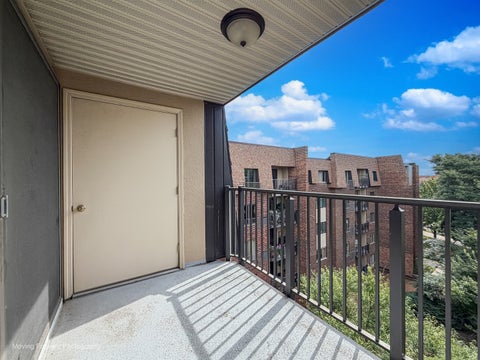 Tiny photo for 453 Raintree Drive #5K, Glen Ellyn, IL 60137 (MLS # 12734084)