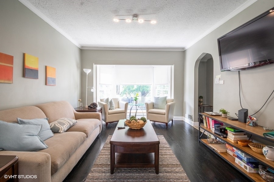 4511 N Melvina Avenue