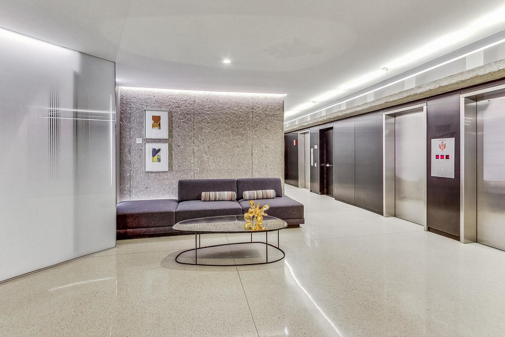 200 E Delaware Place 30C