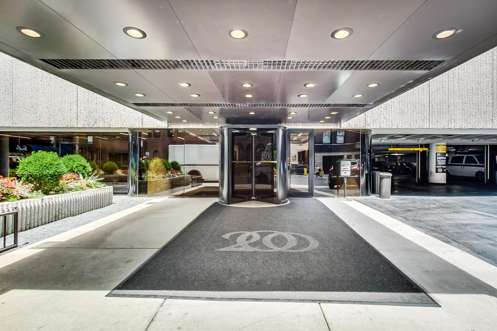 200 E Delaware Place 30C