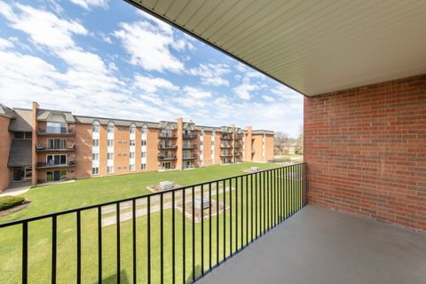 Tiny photo for 4225 Saratoga Avenue #311B, Downers Grove, IL 60515 (MLS # 12604804)