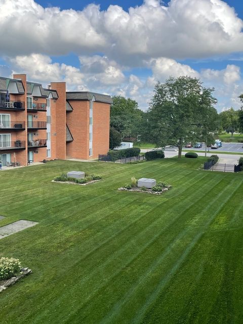 Tiny photo for 4225 Saratoga Avenue #311B, Downers Grove, IL 60515 (MLS # 12604804)