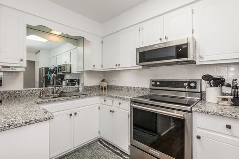 Tiny photo for 4225 Saratoga Avenue #311B, Downers Grove, IL 60515 (MLS # 12604804)