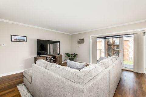 Tiny photo for 4225 Saratoga Avenue #311B, Downers Grove, IL 60515 (MLS # 12604804)