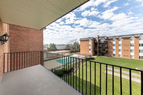 Tiny photo for 4225 Saratoga Avenue #311B, Downers Grove, IL 60515 (MLS # 12604804)