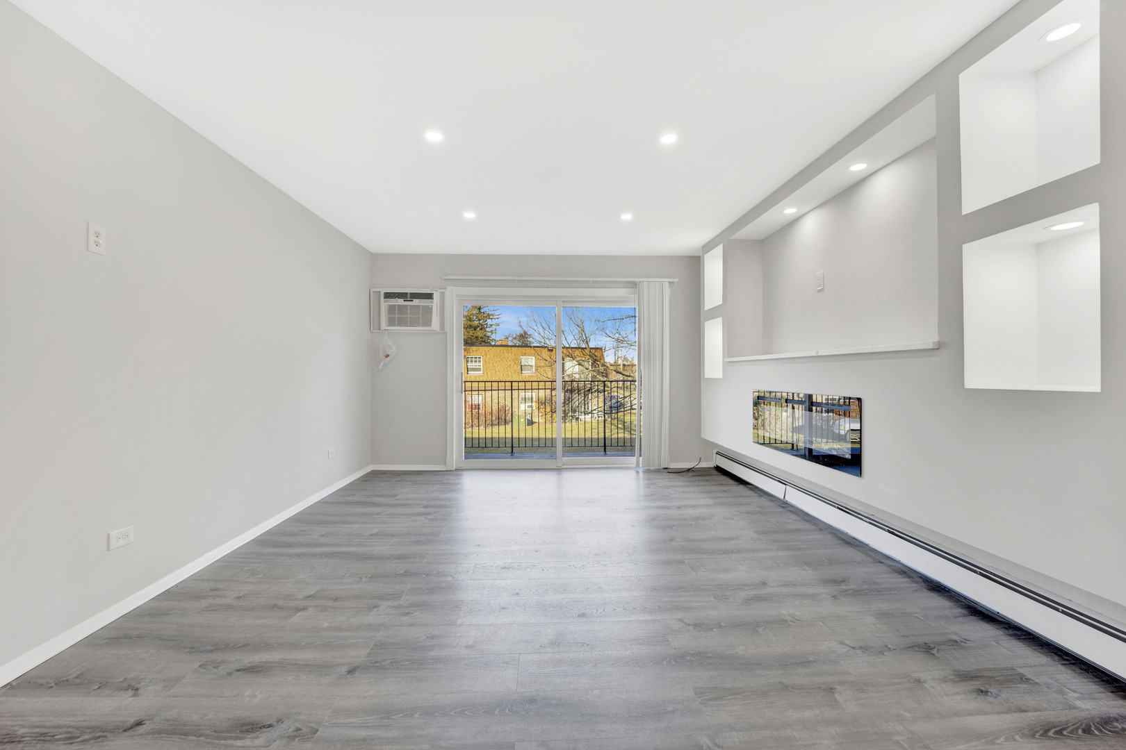 7S035 Suffield Court C206