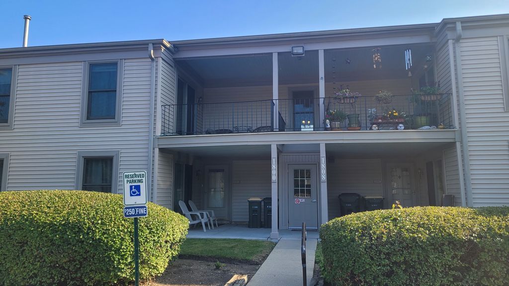 Photo for 1800 Fayette Walk Walk #E, Hoffman Estates, IL 60169 (MLS # 12503080)