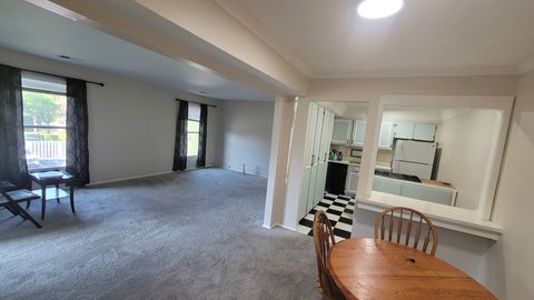 Tiny photo for 1800 Fayette Walk Walk #E, Hoffman Estates, IL 60169 (MLS # 12503080)