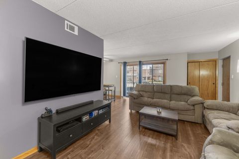 Tiny photo for 16819 81st Avenue #1S, Tinley Park, IL 60477 (MLS # 12593333)