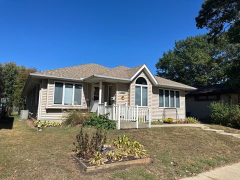 Tiny photo for 827 14th Avenue, Fulton, IL 61252 (MLS # 12489080)