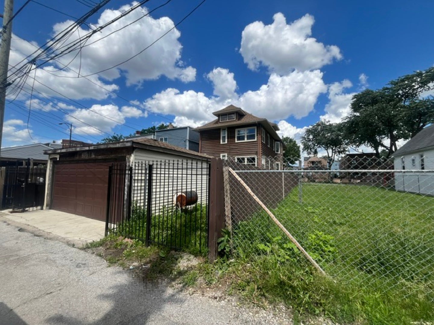 952 N Massasoit Avenue