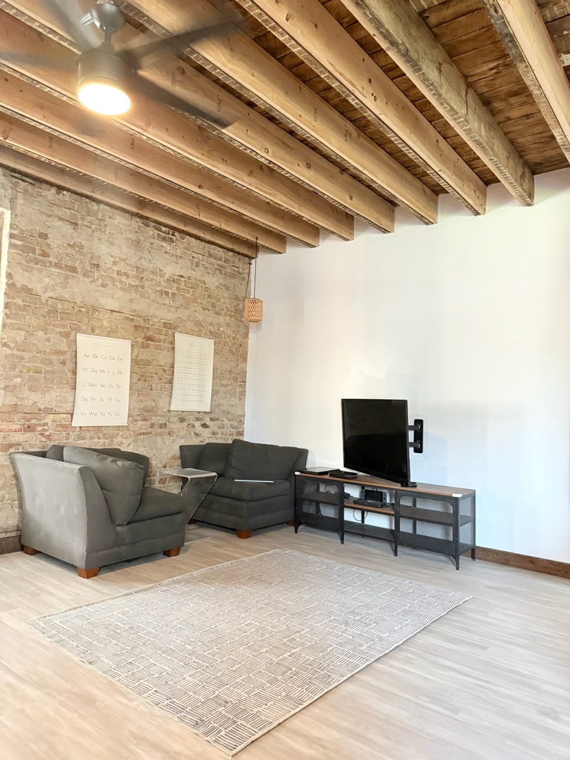 1413 W 16th Street