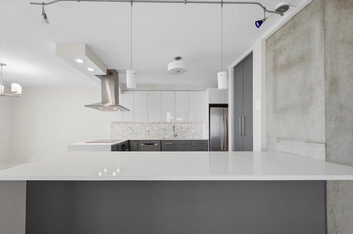 5855 N Sheridan Road 9B