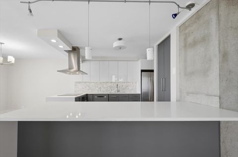 Tiny photo for 5855 N Sheridan Road #9B, Chicago, IL 60660 (MLS # 12586839)