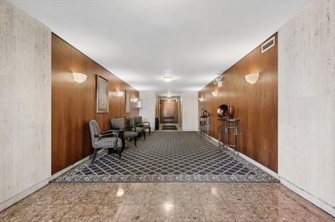 Tiny photo for 5855 N Sheridan Road #9B, Chicago, IL 60660 (MLS # 12586839)