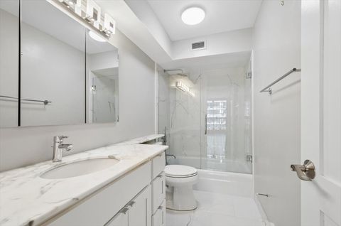 Tiny photo for 5855 N Sheridan Road #9B, Chicago, IL 60660 (MLS # 12586839)