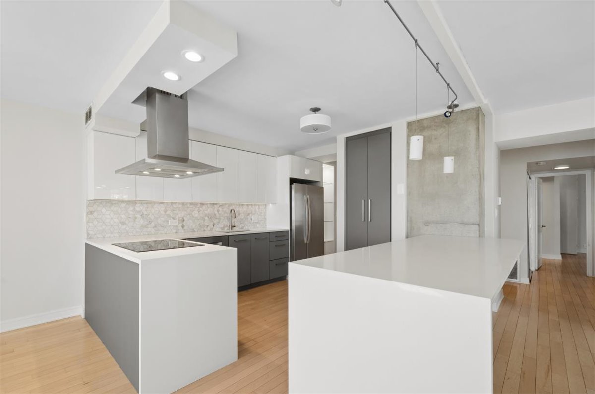 5855 N Sheridan Road 9B