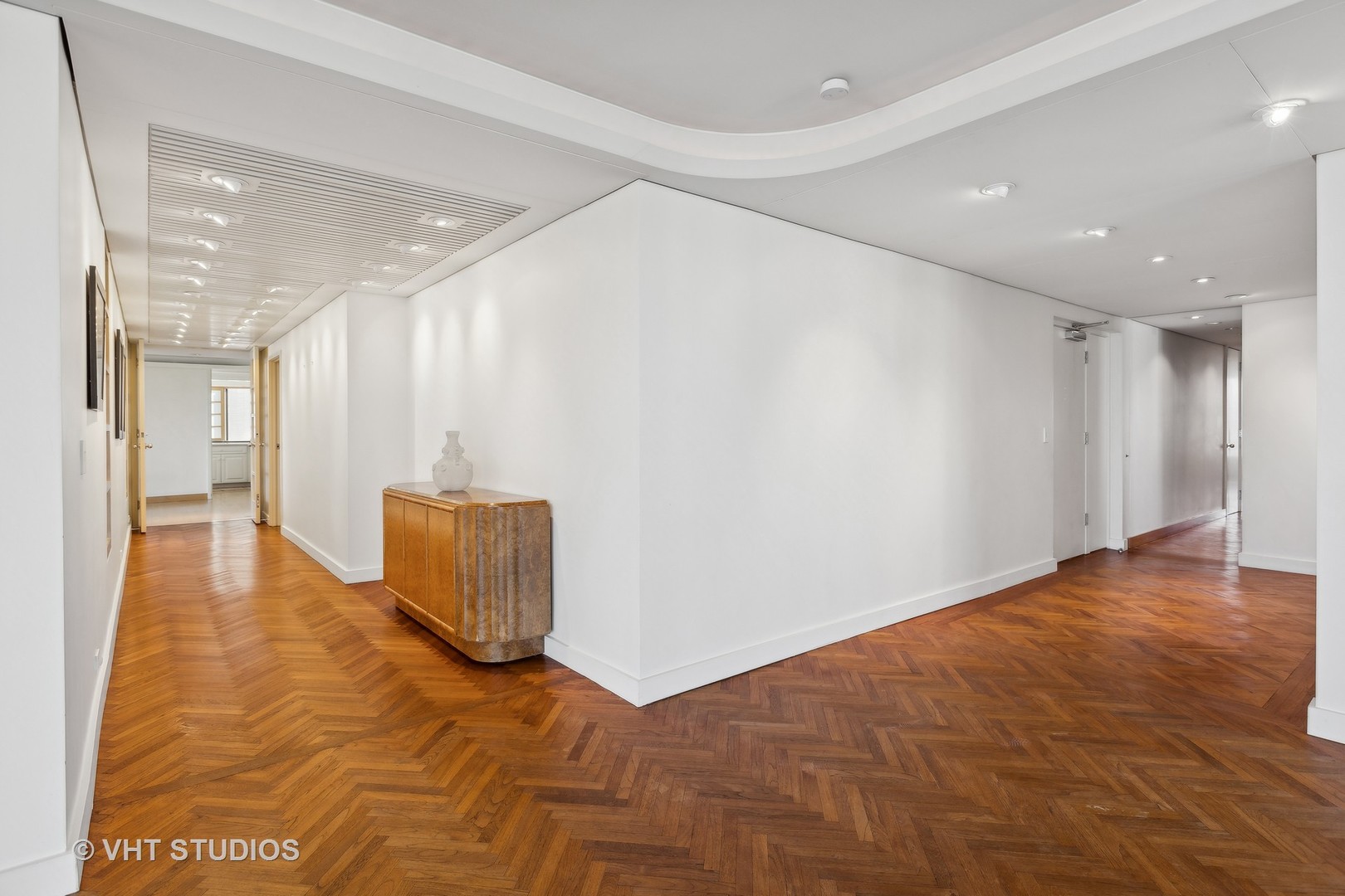1555 N Astor Street 28EW