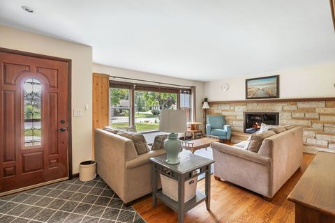 Tiny photo for 205 Huntington Court, La Grange Park, IL 60526 (MLS # 12465983)