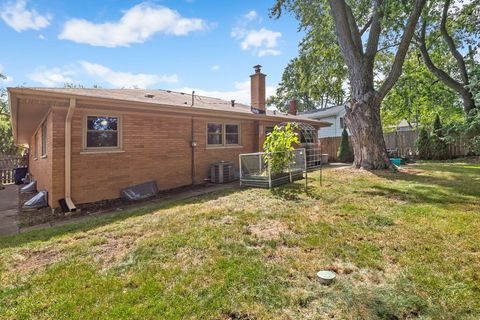 Tiny photo for 205 Huntington Court, La Grange Park, IL 60526 (MLS # 12465983)