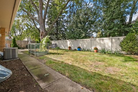 Tiny photo for 205 Huntington Court, La Grange Park, IL 60526 (MLS # 12465983)