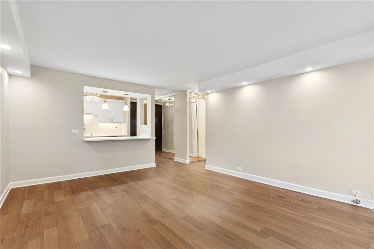 535 N MICHIGAN Avenue 2204