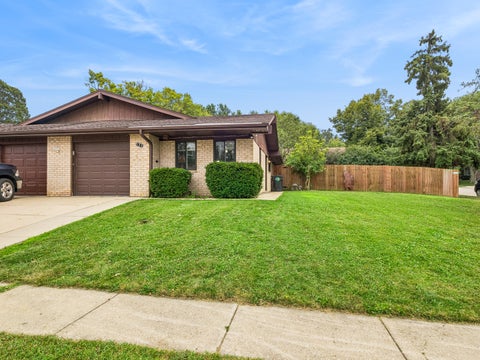 Photo of 131 Innsbrook Drive, Streamwood, IL 60107 (MLS # 12702910)