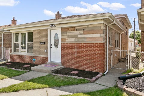Photo of 7704 Mcvicker Avenue, Burbank, IL 60459 (MLS # 12727128)