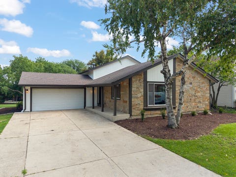 Tiny photo for 6557 Raintree Court, Lisle, IL 60532 (MLS # 12727380)