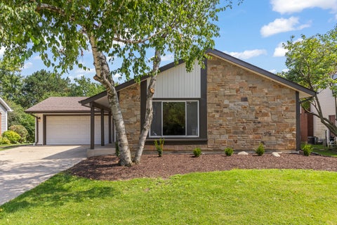 Tiny photo for 6557 Raintree Court, Lisle, IL 60532 (MLS # 12727380)