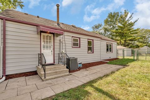 Tiny photo for 1901 Wilcox Street, Crest Hill, IL 60403 (MLS # 12474483)
