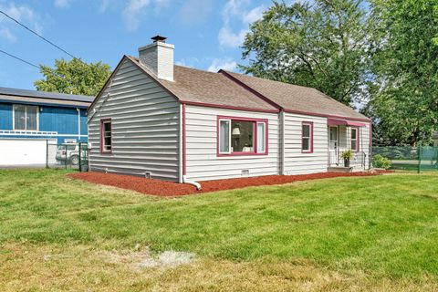 Tiny photo for 1901 Wilcox Street, Crest Hill, IL 60403 (MLS # 12474483)