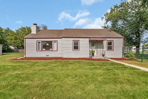 Photo of 1901 Wilcox Street, Crest Hill, IL 60403 (MLS # 12474483)