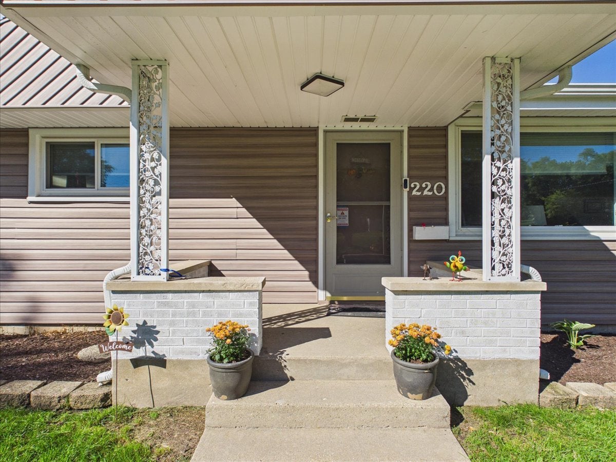 220 FAIRVIEW Boulevard